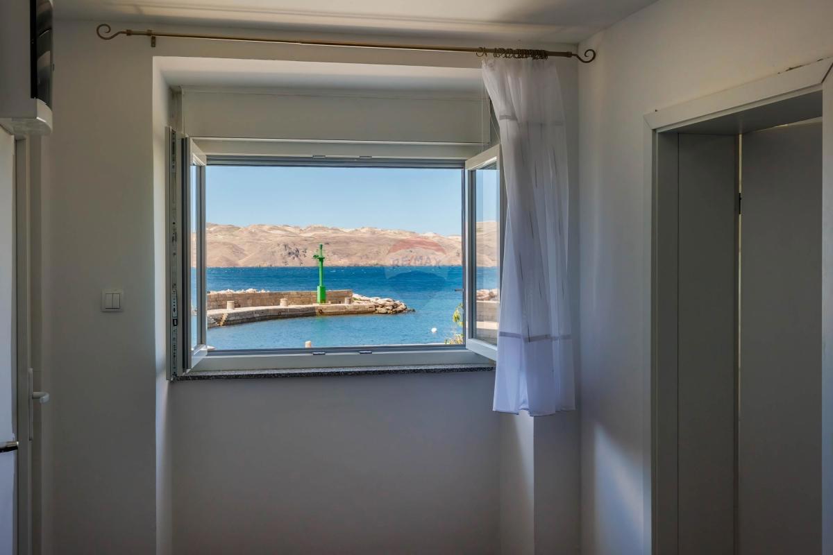 Karlobag – appartamento primo fronte mare, vista e centro