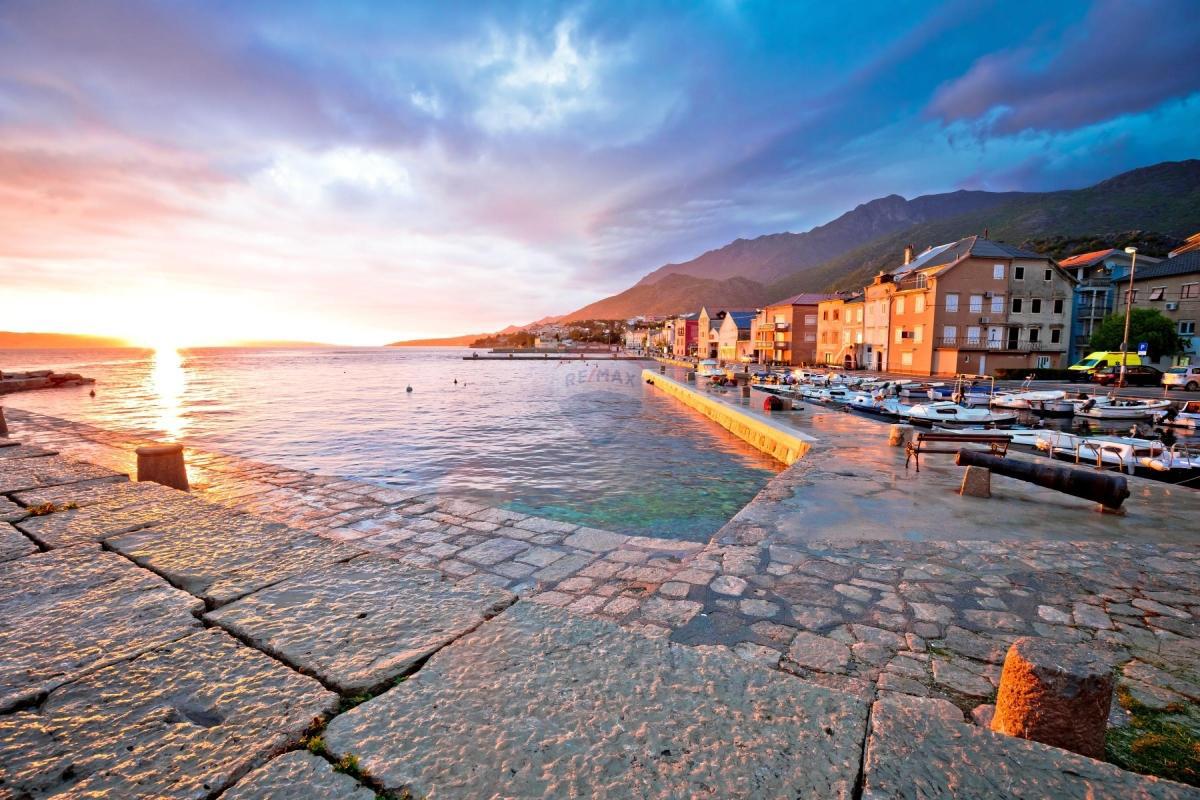 Karlobag – appartamento primo fronte mare, vista e centro