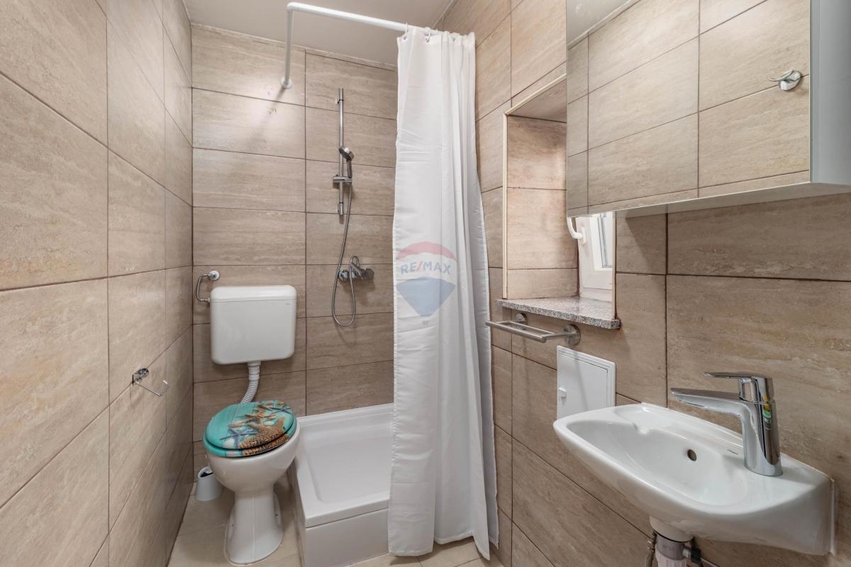 Karlobag – appartamento primo fronte mare, vista e centro