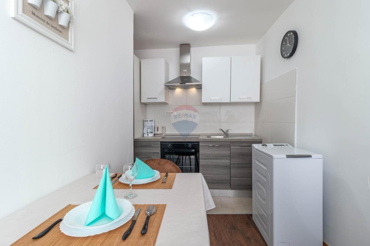 Karlobag – appartamento primo fronte mare, vista e centro