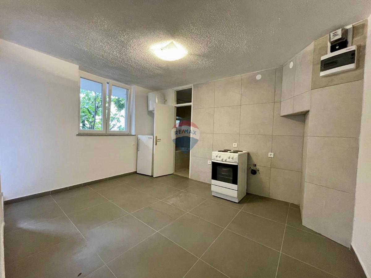 Novi Vinodolski – Casa nel centro storico, seconda fila dal mare