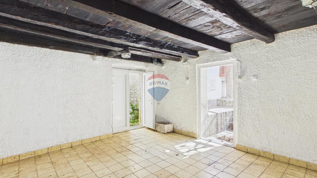 Novi Vinodolski – Casa nel centro storico, seconda fila dal mare