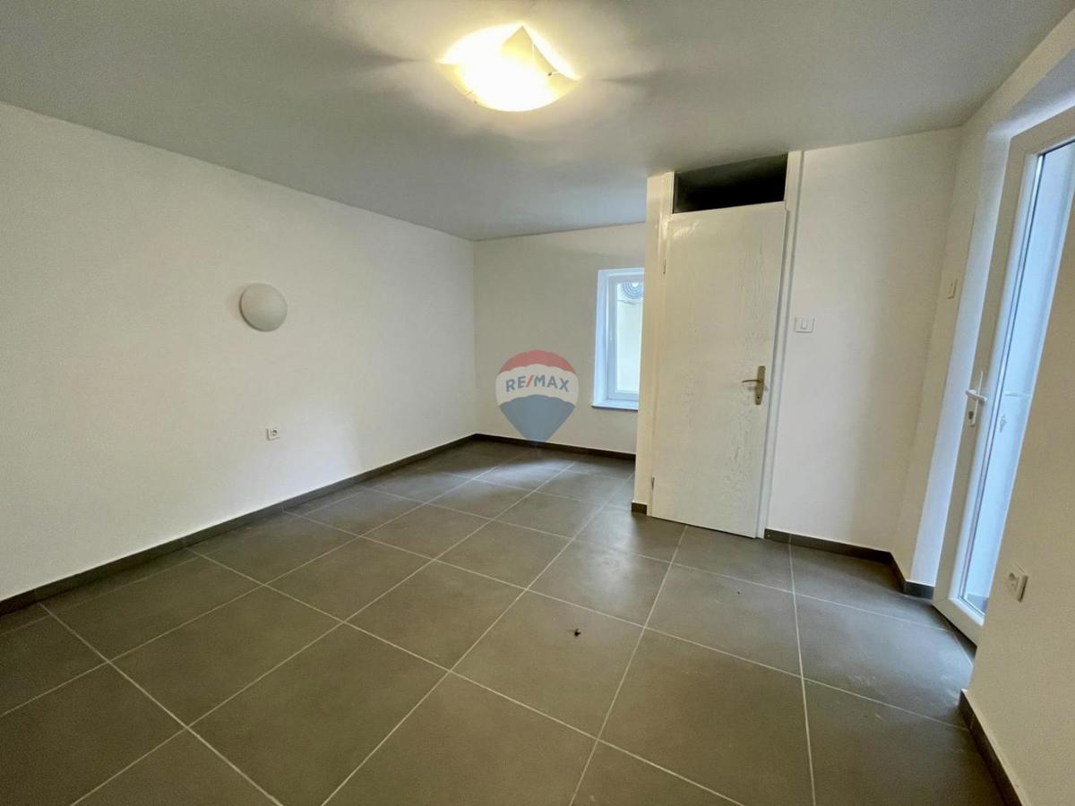 Novi Vinodolski – Casa nel centro storico, seconda fila dal mare