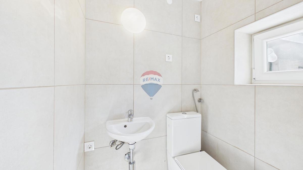 Novi Vinodolski – Casa nel centro storico, seconda fila dal mare