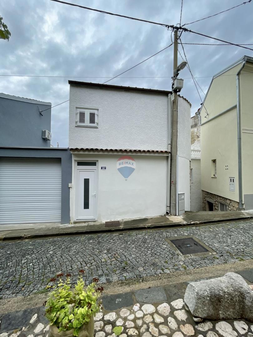 Novi Vinodolski – Casa nel centro storico, seconda fila dal mare