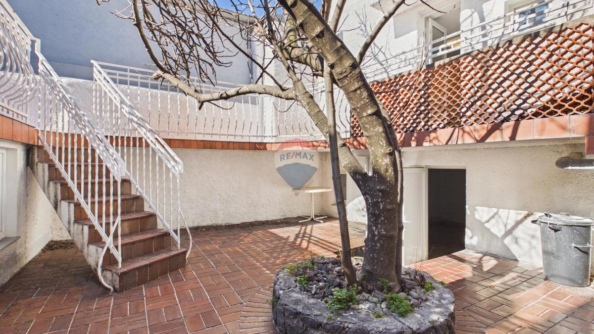 Novi Vinodolski – Casa nel centro storico, seconda fila dal mare