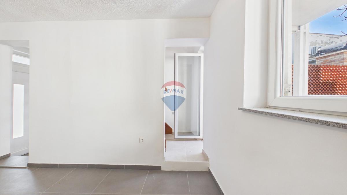 Novi Vinodolski – Casa nel centro storico, seconda fila dal mare