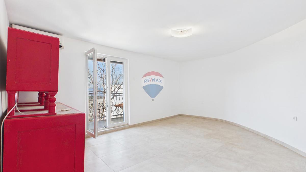 Novi Vinodolski – Casa nel centro storico, seconda fila dal mare