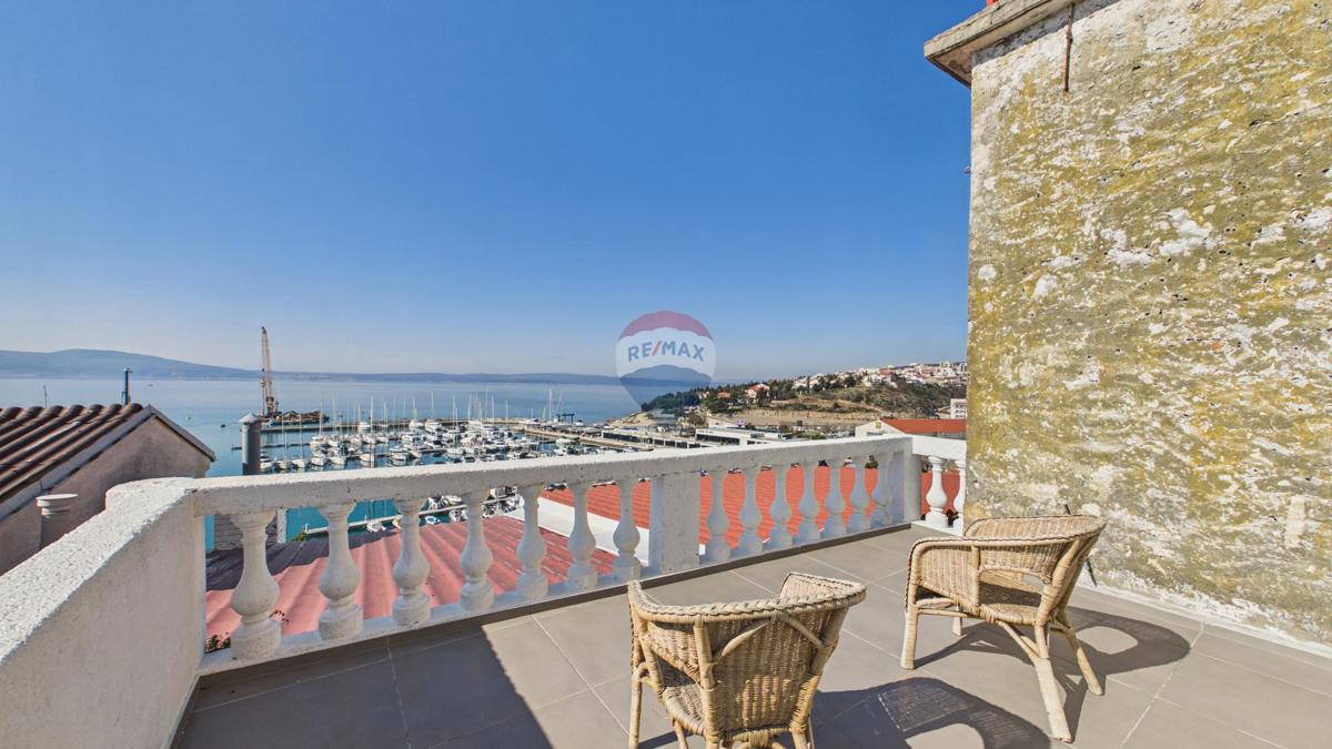 Novi Vinodolski – Casa nel centro storico, seconda fila dal mare