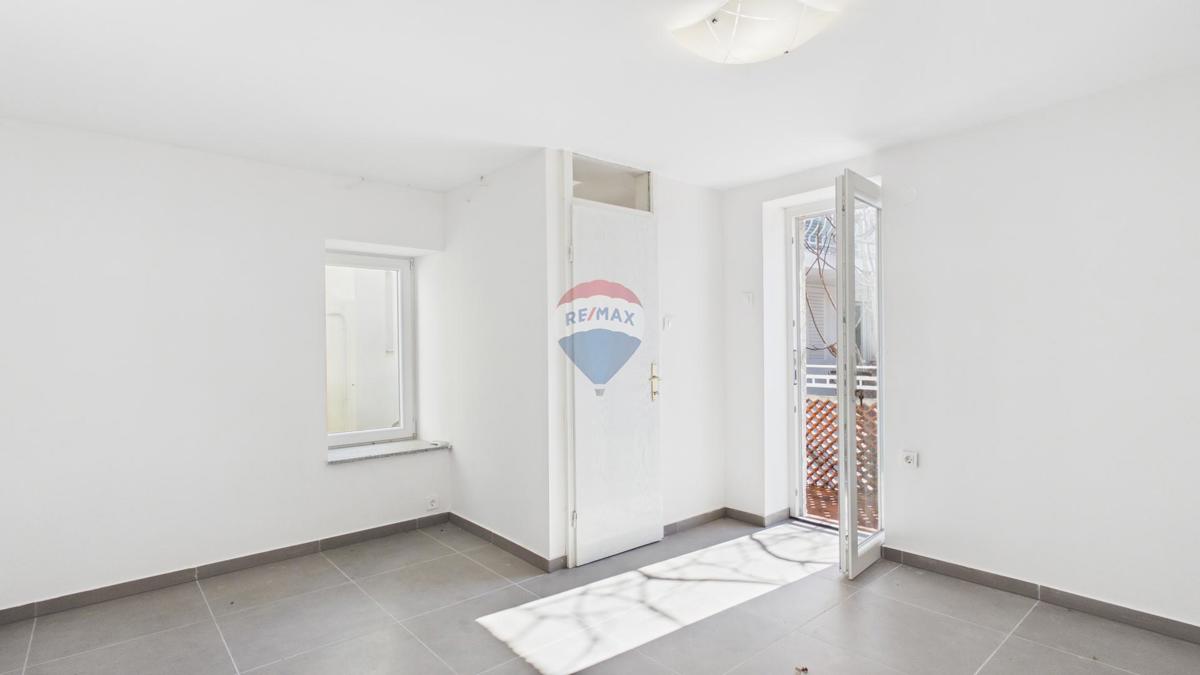 Novi Vinodolski – Casa nel centro storico, seconda fila dal mare