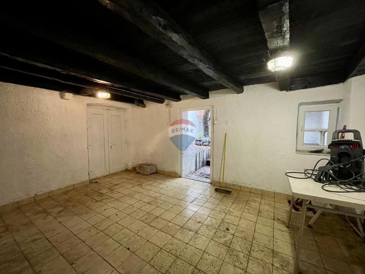 Novi Vinodolski – Casa nel centro storico, seconda fila dal mare