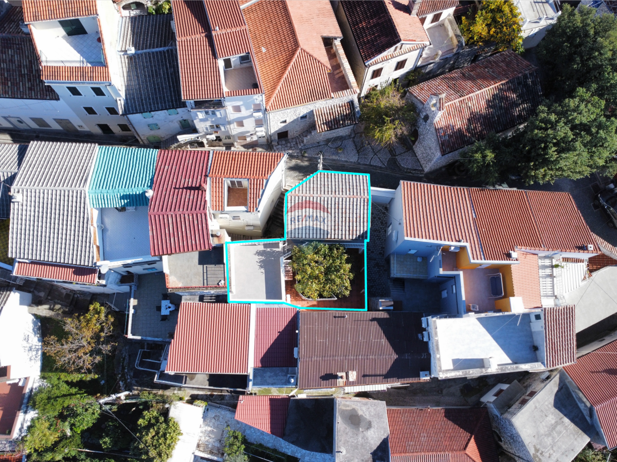 Novi Vinodolski – Casa nel centro storico, seconda fila dal mare