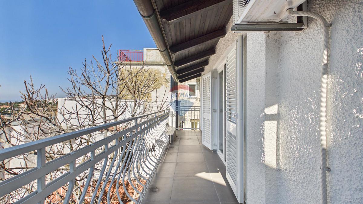 Novi Vinodolski – Casa nel centro storico, seconda fila dal mare