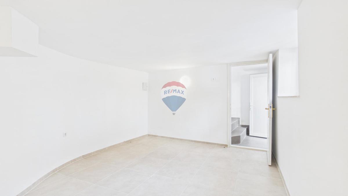 Novi Vinodolski – Casa nel centro storico, seconda fila dal mare