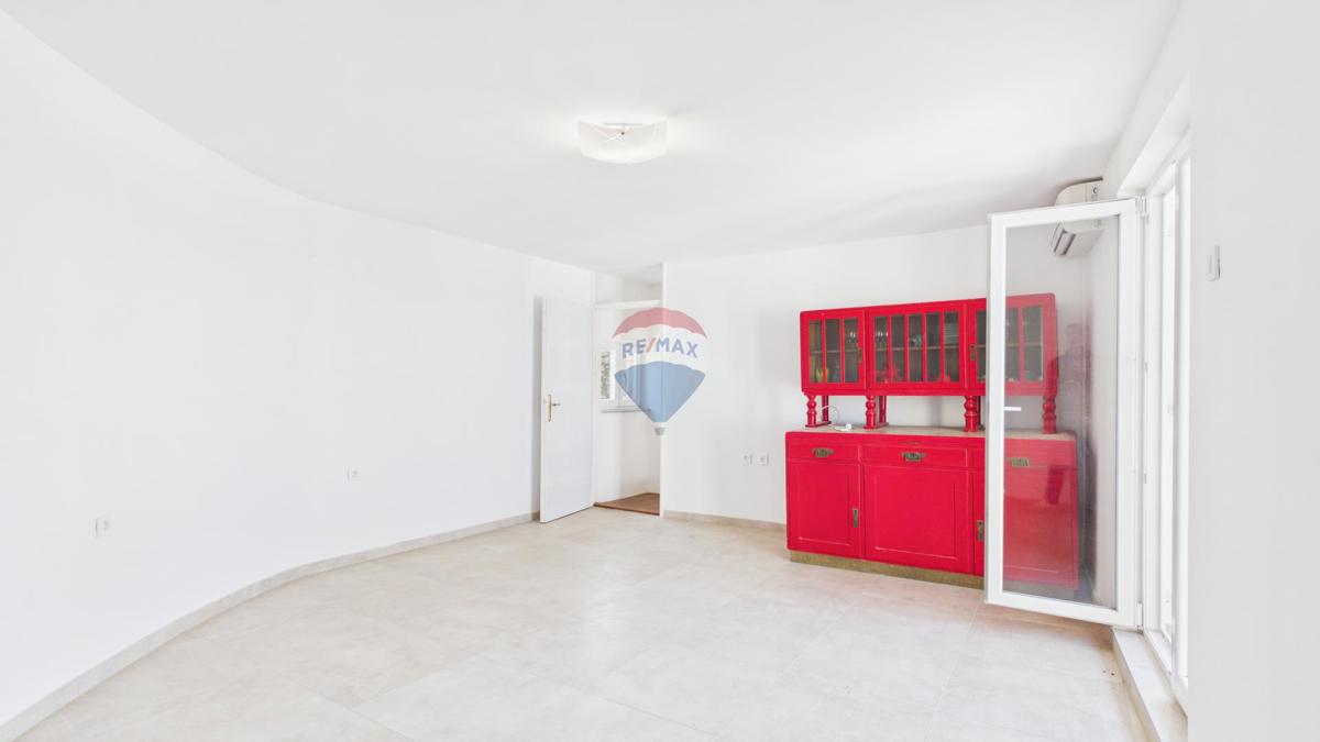 Novi Vinodolski – Casa nel centro storico, seconda fila dal mare