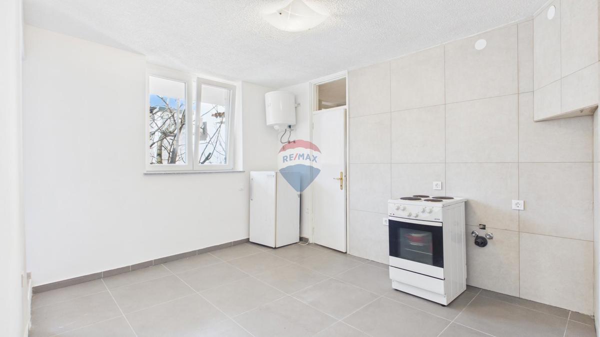 Novi Vinodolski – Casa nel centro storico, seconda fila dal mare