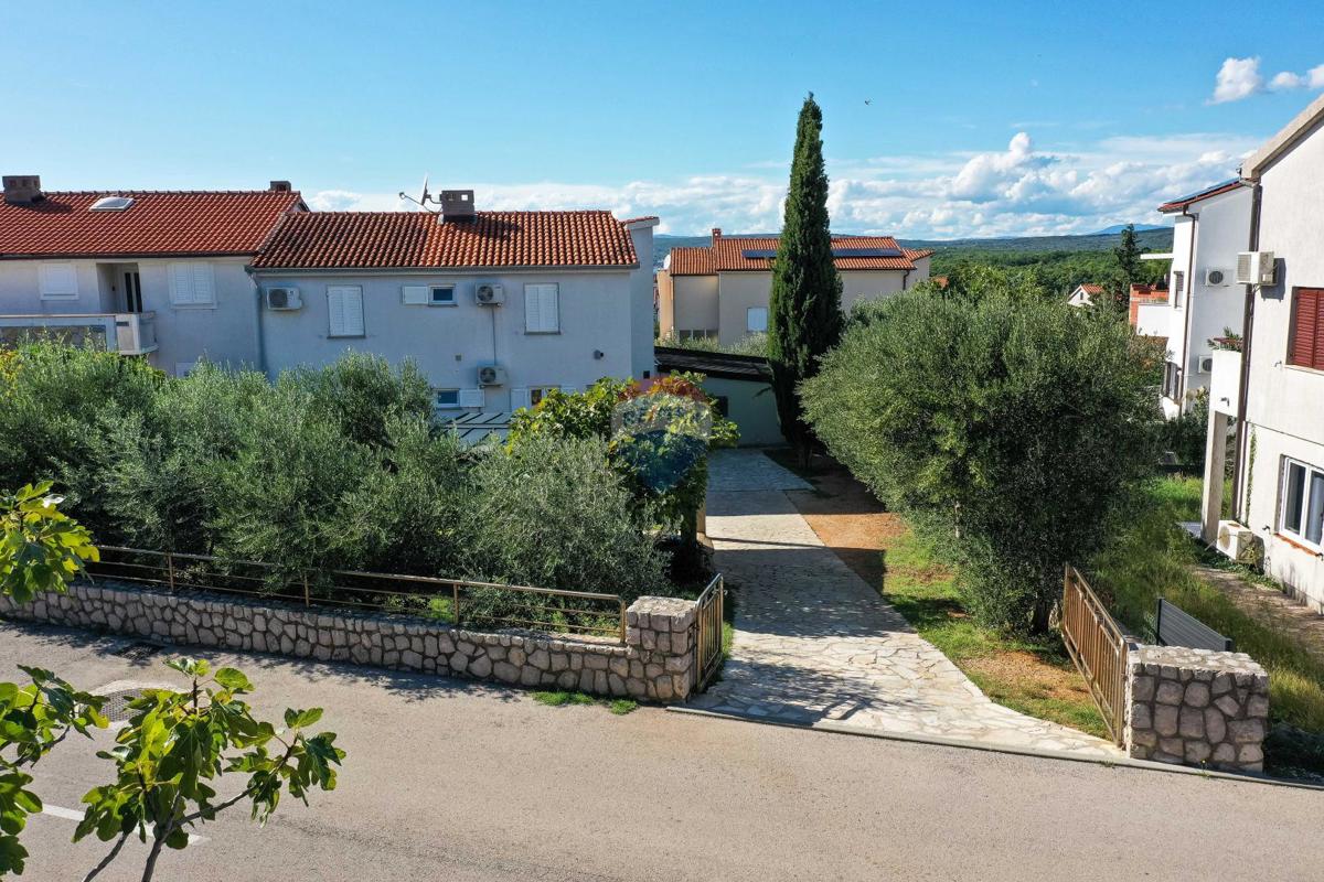 Isola di Krk, Punat - casa familiare con ampio giardino, vista, vicino al mare