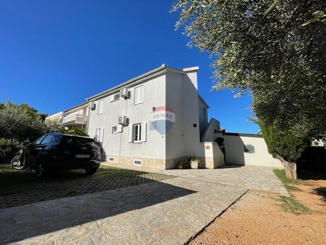 Isola di Krk, Punat - casa familiare con ampio giardino, vista, vicino al mare