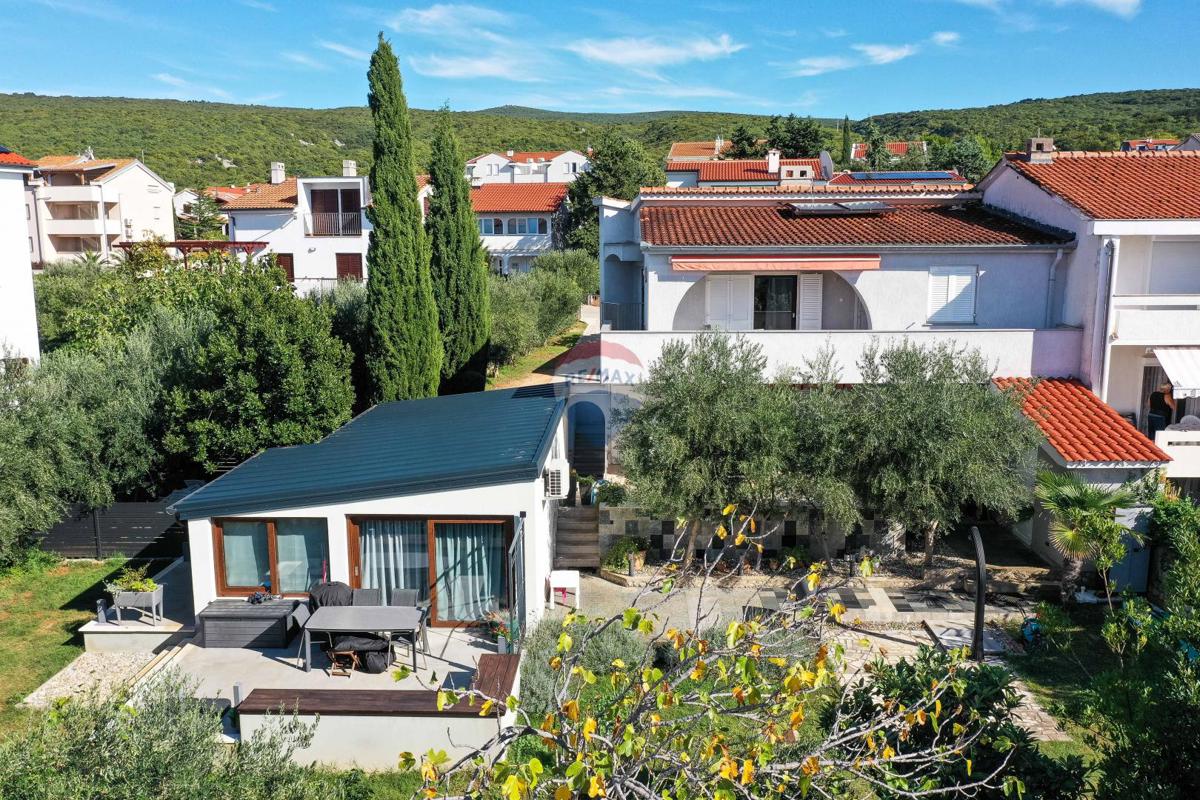 Isola di Krk, Punat - casa familiare con ampio giardino, vista, vicino al mare