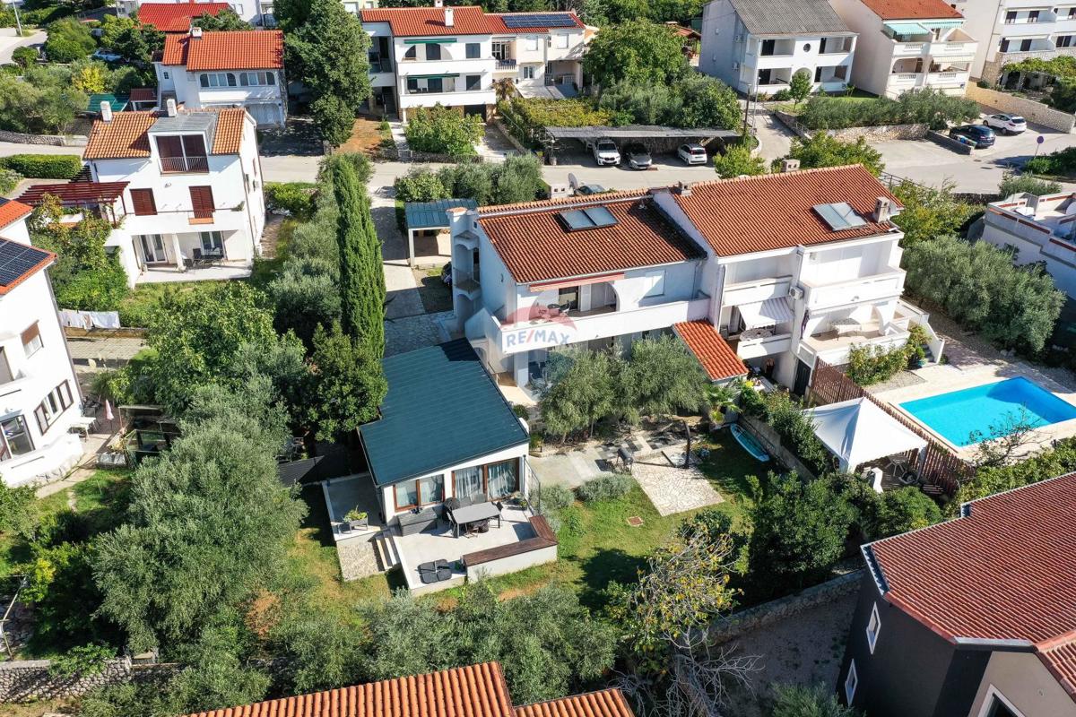 Isola di Krk, Punat - casa familiare con ampio giardino, vista, vicino al mare