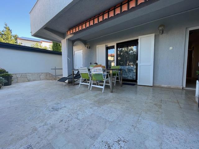 Isola di Krk, Punat - casa familiare con ampio giardino, vista, vicino al mare