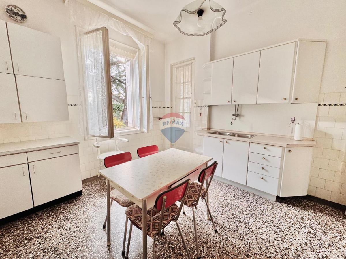 Casa Pećine, Rijeka, 465m2