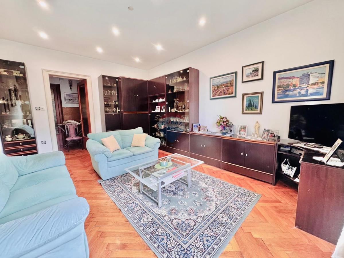 Casa Pećine, Rijeka, 465m2