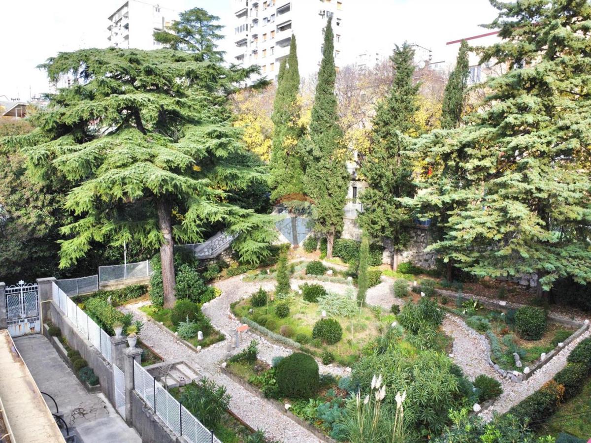 Casa Pećine, Rijeka, 465m2