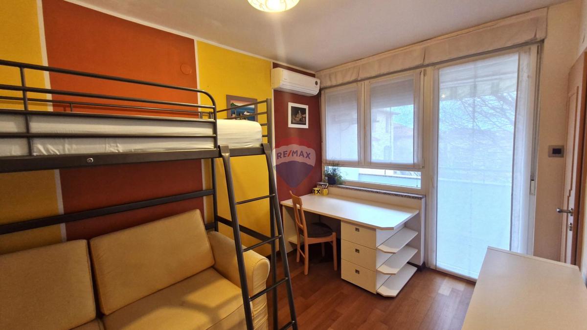 Istria, Pola, Centro – Appartamento 62 m², 2 Balconi, Parcheggio, Arredato