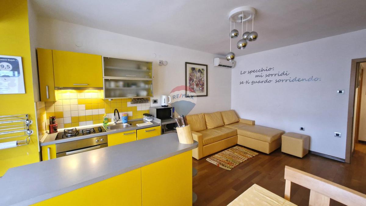 Istria, Pola, Centro – Appartamento 62 m², 2 Balconi, Parcheggio, Arredato