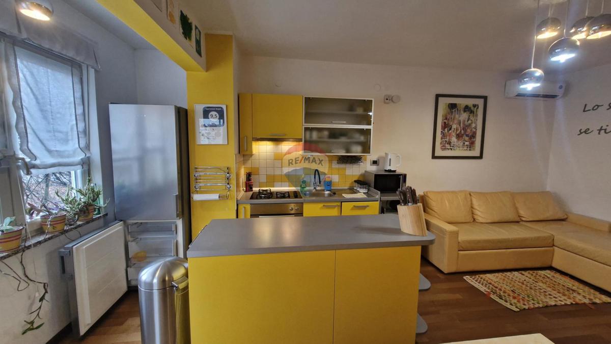 Istria, Pola, Centro – Appartamento 62 m², 2 Balconi, Parcheggio, Arredato