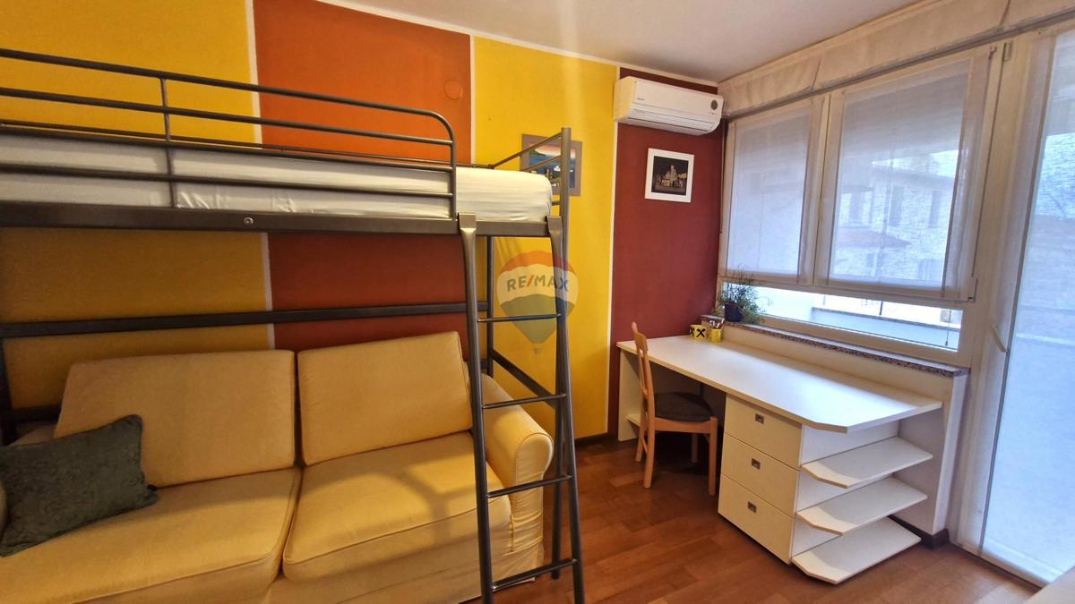 Istria, Pola, Centro – Appartamento 62 m², 2 Balconi, Parcheggio, Arredato