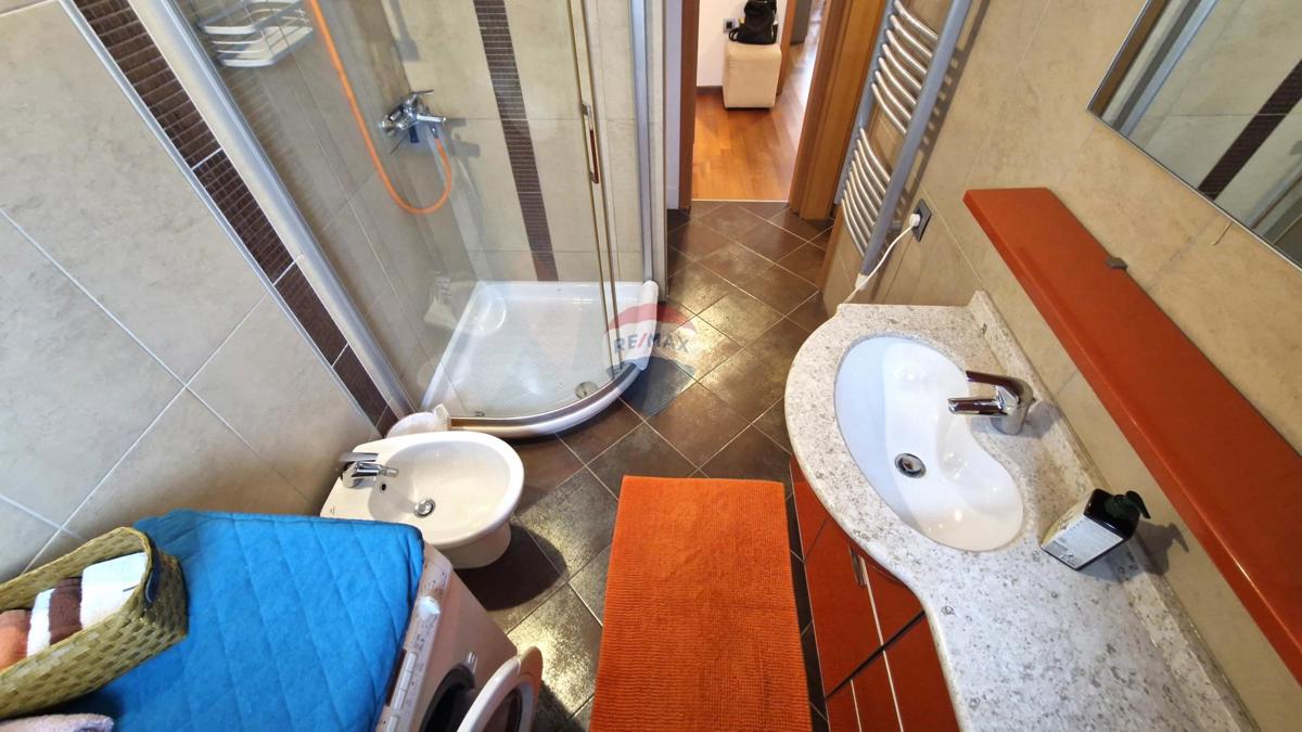 Istria, Pola, Centro – Appartamento 62 m², 2 Balconi, Parcheggio, Arredato