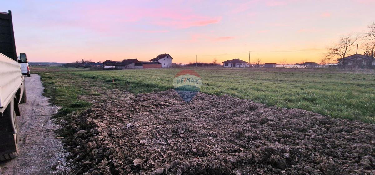 Terreno edificabile Odranski Obrež, Brezovica, 782m2