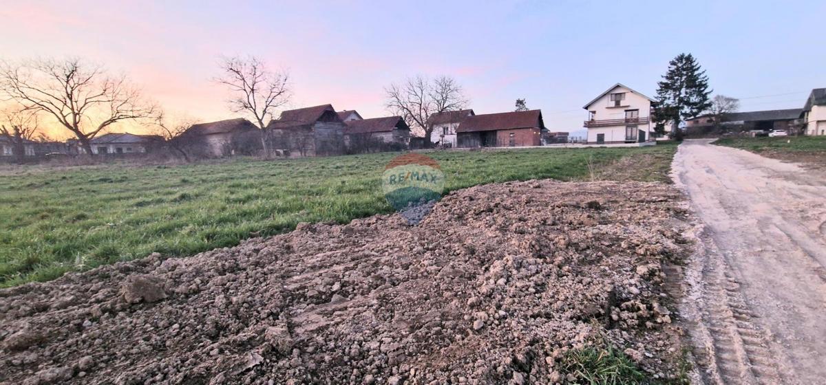 Terreno edificabile Odranski Obrež, Brezovica, 782m2