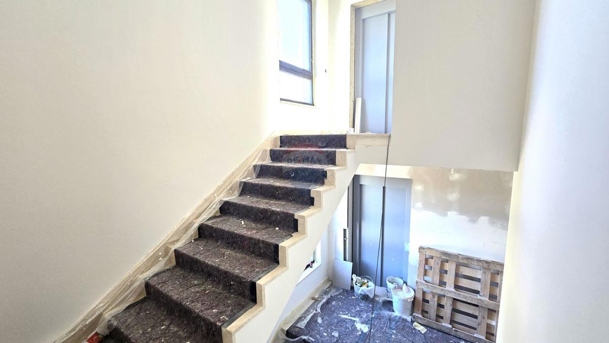 Rovigno, PENTHOUSE in nuova costruzione + garage + posto auto - vicino al mare - 172 m²