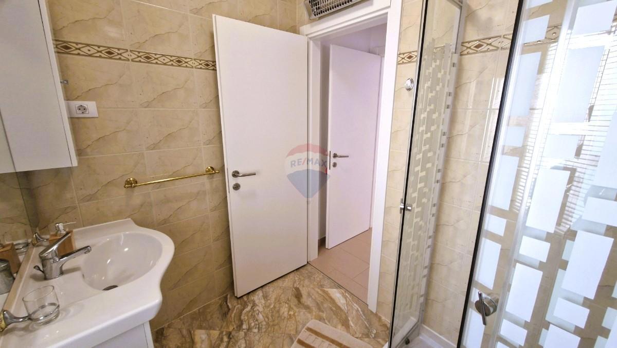 Istra, Medulin – Casa con terrazza sul tetto e vista mare, 280 m²