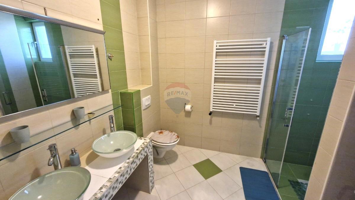 Istra, Medulin – Casa con terrazza sul tetto e vista mare, 280 m²