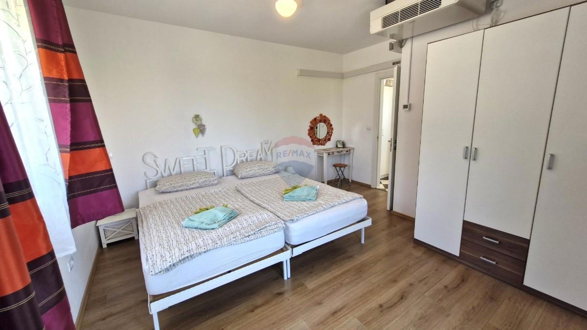 Istra, Medulin – Casa con terrazza sul tetto e vista mare, 280 m²
