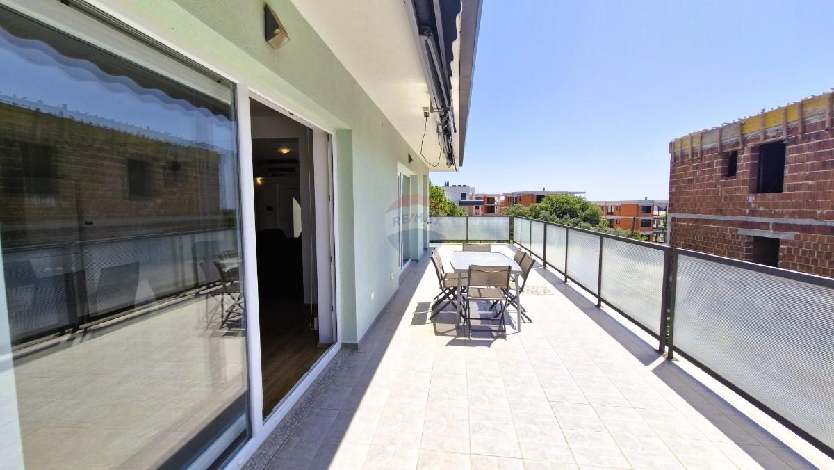 Istra, Medulin – Casa con terrazza sul tetto e vista mare, 280 m²