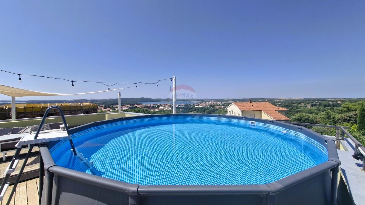 Istra, Medulin – Casa con terrazza sul tetto e vista mare, 280 m²
