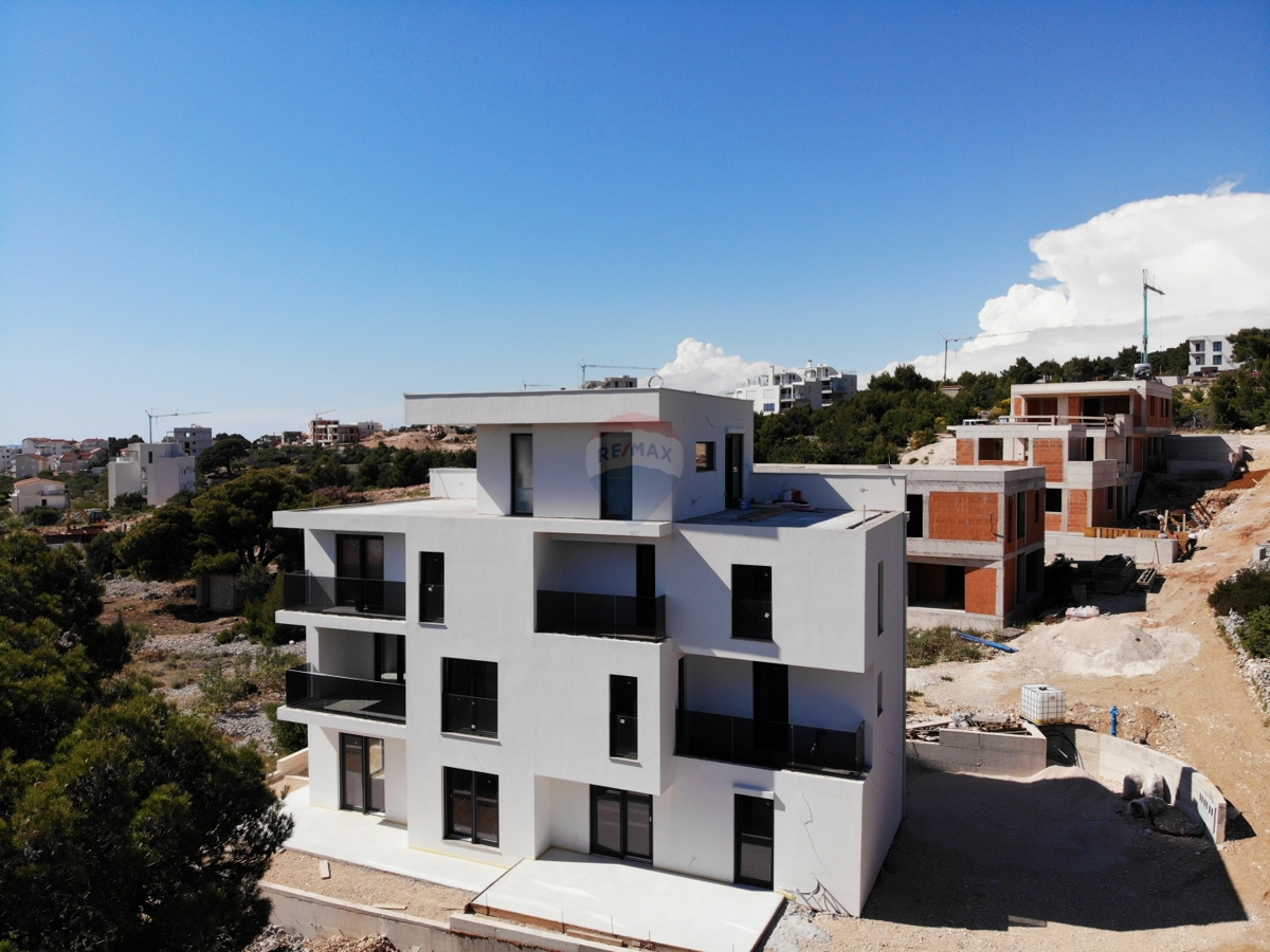 Attico con terrazza sul tetto e splendida vista, Primošten