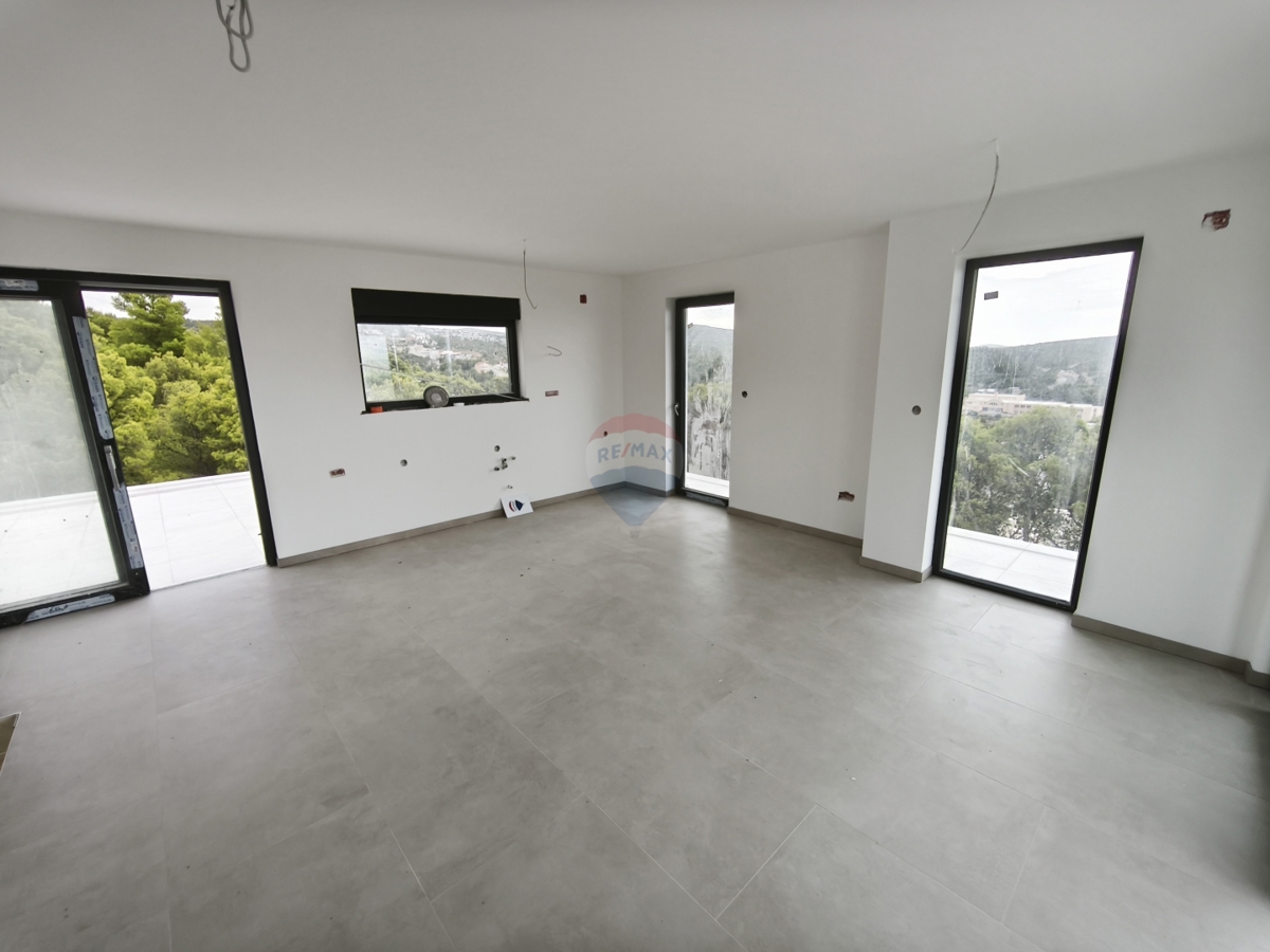 Attico con terrazza sul tetto e splendida vista, Primošten