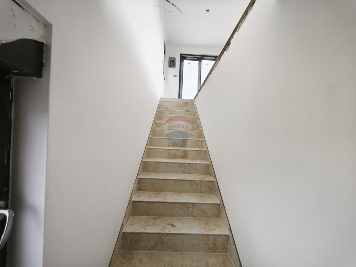 Attico con terrazza sul tetto e splendida vista, Primošten