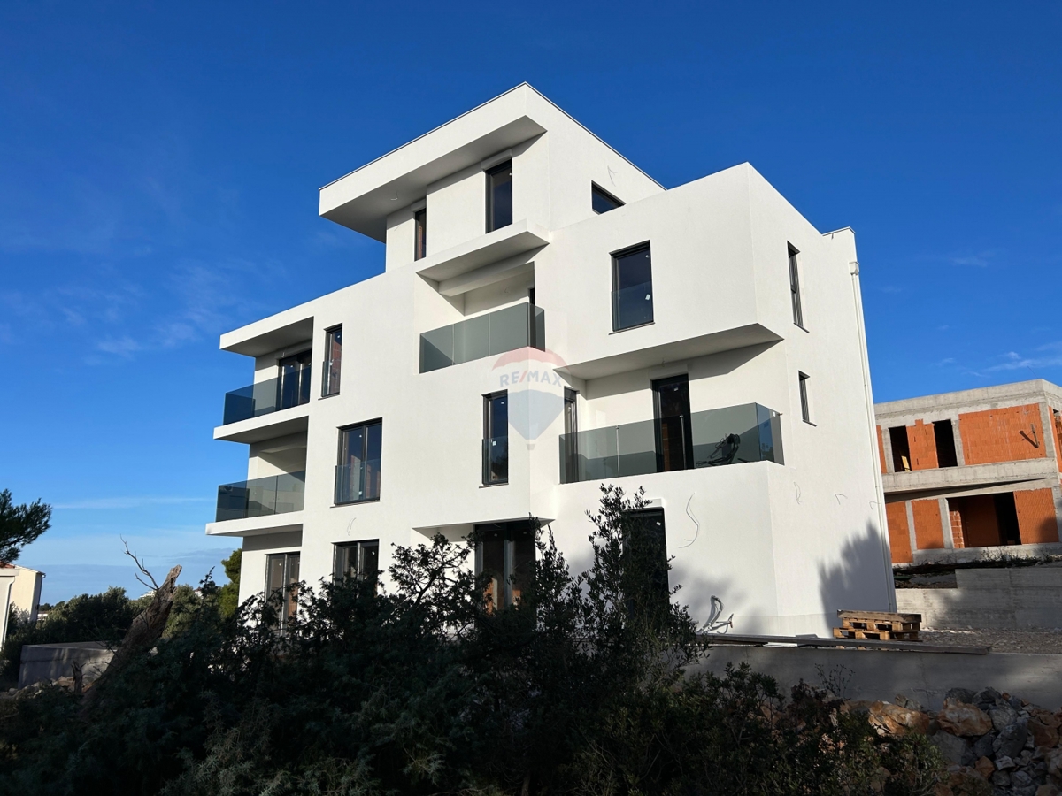 Attico con terrazza sul tetto e splendida vista, Primošten