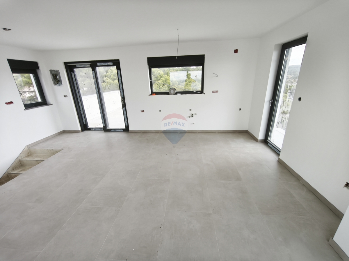 Attico con terrazza sul tetto e splendida vista, Primošten