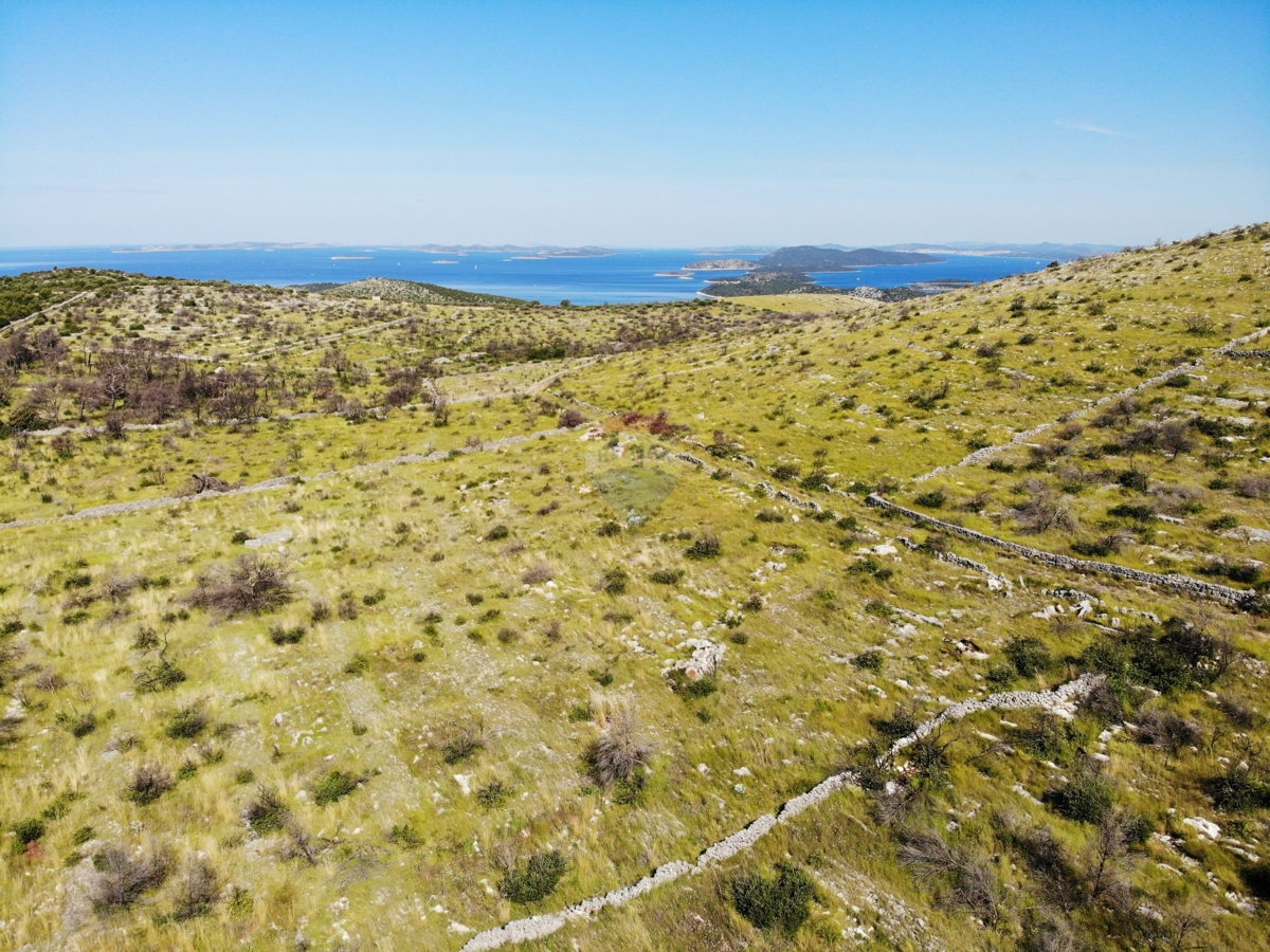 Terreno agricolo con grande potenziale 13010 m2, Primošten