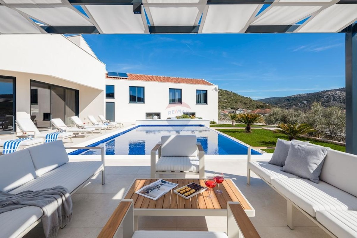 Una bellissima villa moderna di 310 m2 