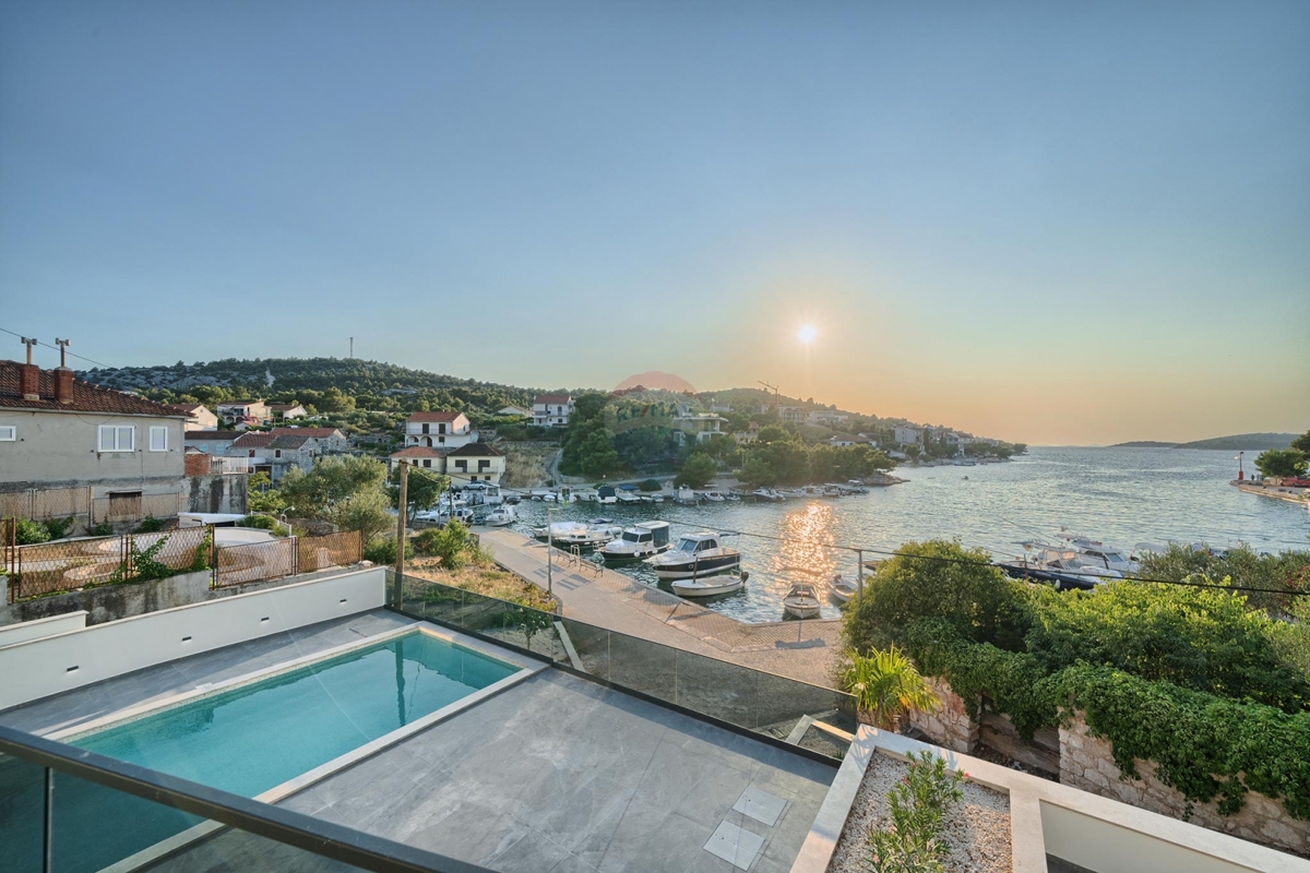 Casa Ražanj, Rogoznica, 187,27m2