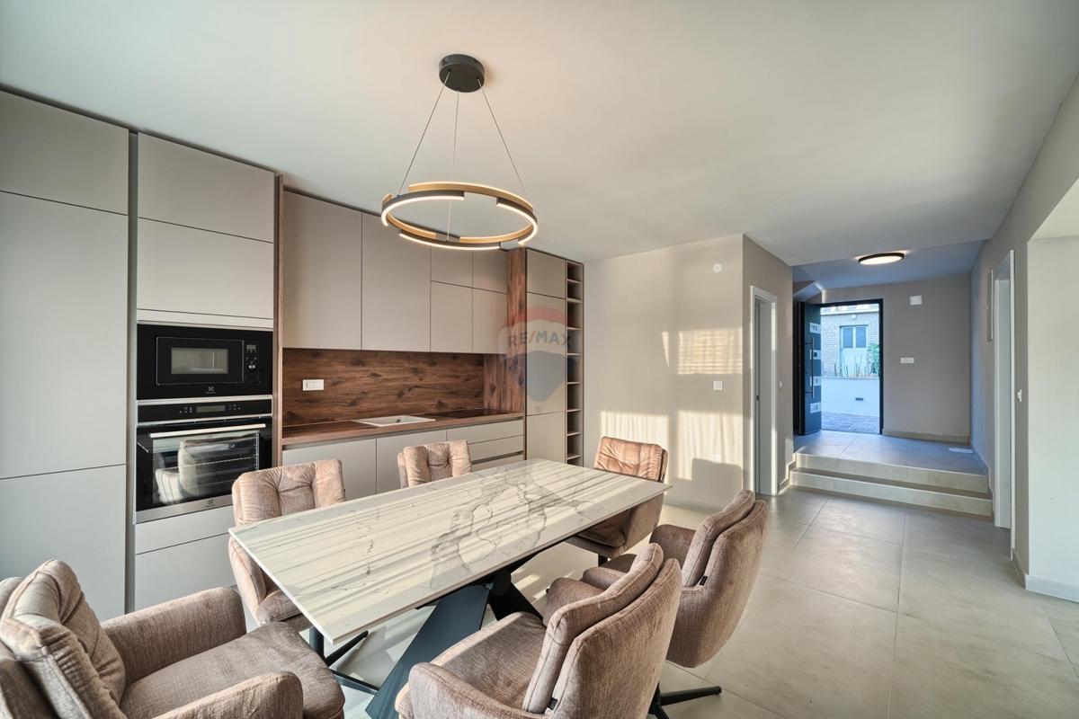 Casa Ražanj, Rogoznica, 187,27m2